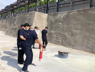 筑牢防火墻，把好安全關(guān)，  ---公司開展消防應(yīng)急演練